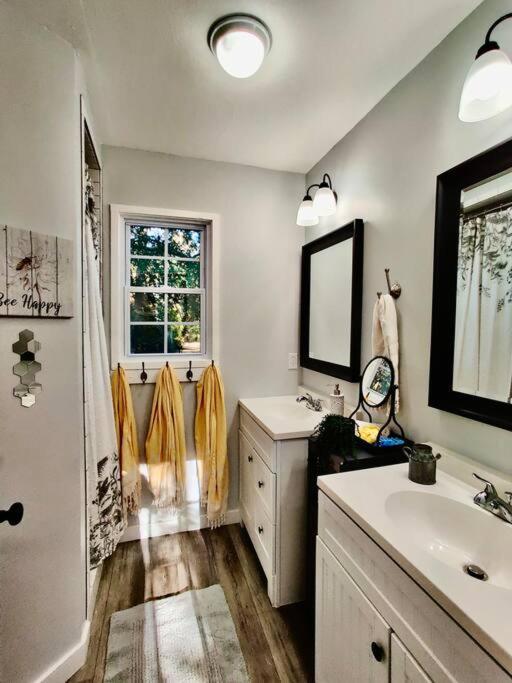 Honeycomb Gem, Beautifully Designed & Near Downtown Thomasville Eksteriør billede