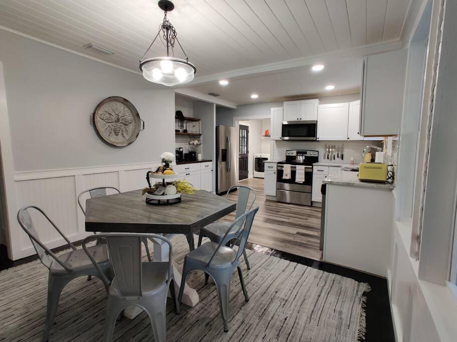 Honeycomb Gem, Beautifully Designed & Near Downtown Thomasville Eksteriør billede